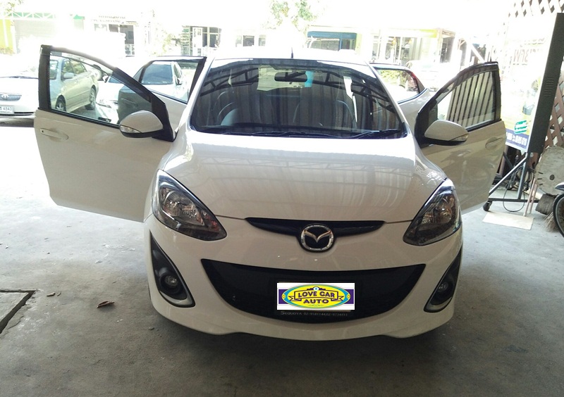 ราคาพิเศษพรมปูพื้นรถยนต์ Mazda 2 2012 ลายจิ๊กซอร์สีน้ำตาลขอบครีม
