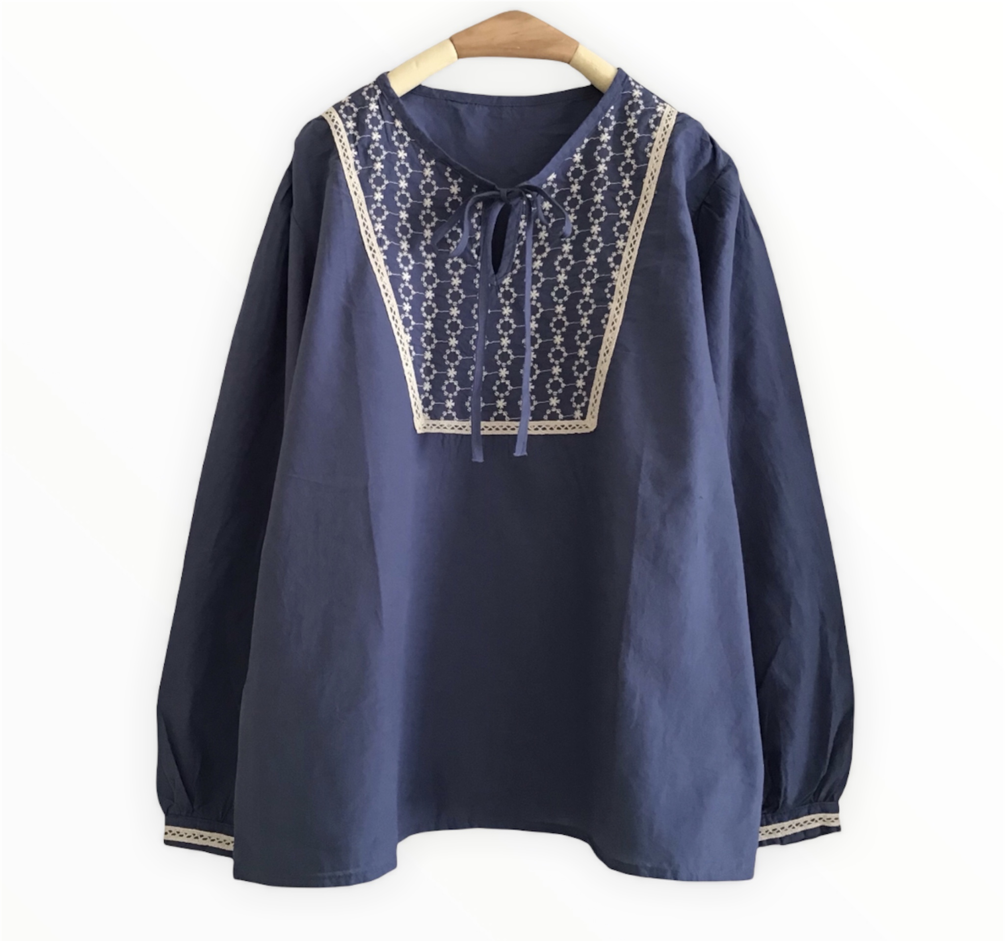 เสื้อผ้าฝ้ายปักลายแต่งลูกไม้