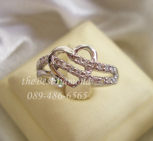 BR707RD+++แหวนหัวใจ สอดรัก++แหวนน่ารักๆๆ กรอบเป็นรูปหัวใจ ทำเก๋ ด้วยเส้นเพชร 2 เส้น คล้องเข้าไป งานน่ารัก ดีไซน์สวย ใส่ติดนิ้วได้เลย ไม่เวอร์ แต่ดูดี
