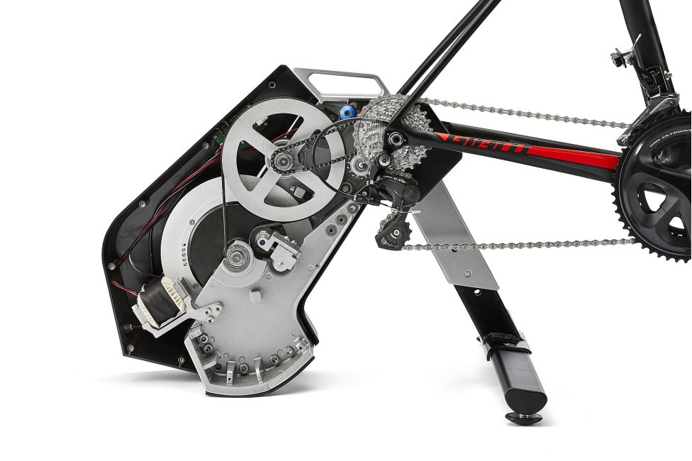 เทรนเนอร์ Giant CYCLOSMART Direct Drive Smart Trainer มอบประสบการณ์การขี่ในร่มที่ดีที่สุด