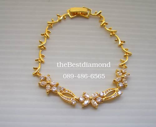 BC015===สร้อยข้อมือเพชร 3 flowers=== ดีไซน์น่ารักๆ เป็นรูปดอกไม้ 3 ดอก ที่ออกแบบได้ลงตัว งานเหมือนจริงสุดๆ ไม่เวอร์มาก หรูหราพอสมควร เพชรสวยมากค่ะ