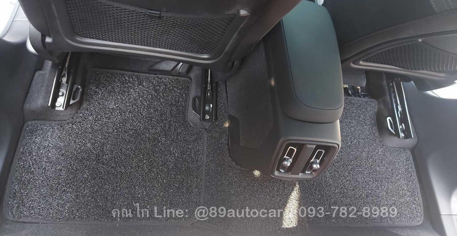 พรมรถ Volvo C40 ปูพรมไวนิลดักฝุ่น สีดำขอบดำ