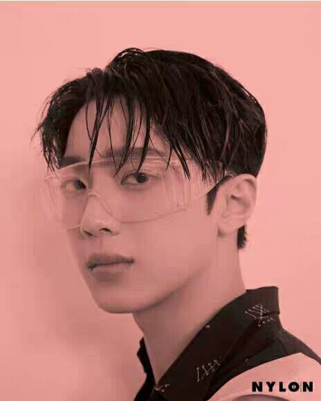 นิตยสาร NYLON ปก ไลควานลิน (LAI KUANLIN) (แถม โปสเตอร์ 2 ใบในเล่ม)