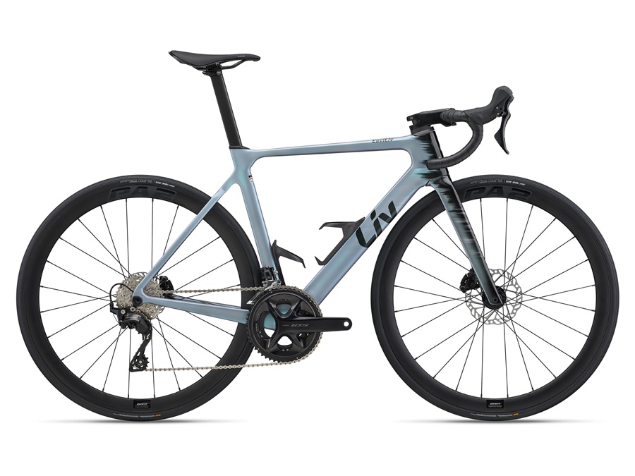 จักรยานเสือหมอบ LIV EnviLiv Advanced 2 มาพร้อมชุดขับ Shimano 105 12-Speed ดีไซน์เพื่อการสปรินต์และการแข่งขันโดยเฉพาะ.