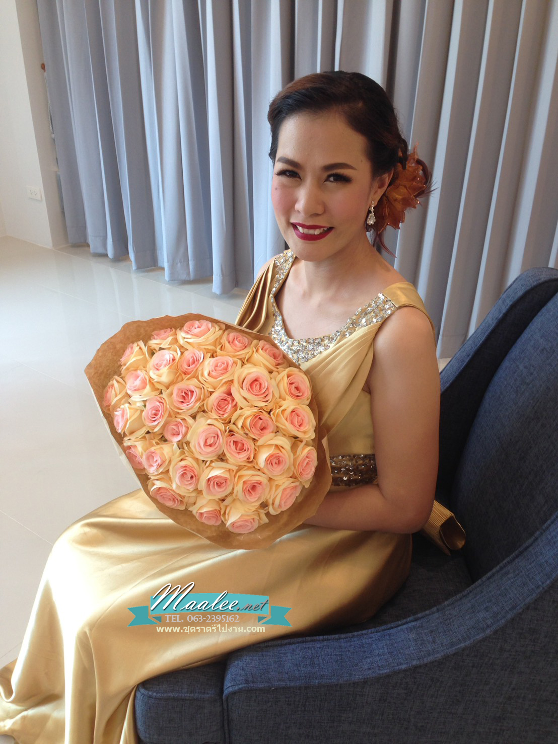 พร้อมเช่า ชุดราตรียาว สีทอง คอวี จับเดรปหน้าอก ปักเลือมช่วงอกและเอว