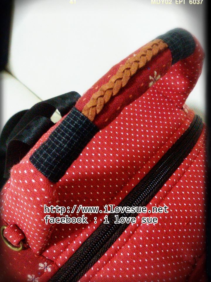 กระเป๋าเป้ Old School Backpack โทนแดง - สั่งทำค่ะ