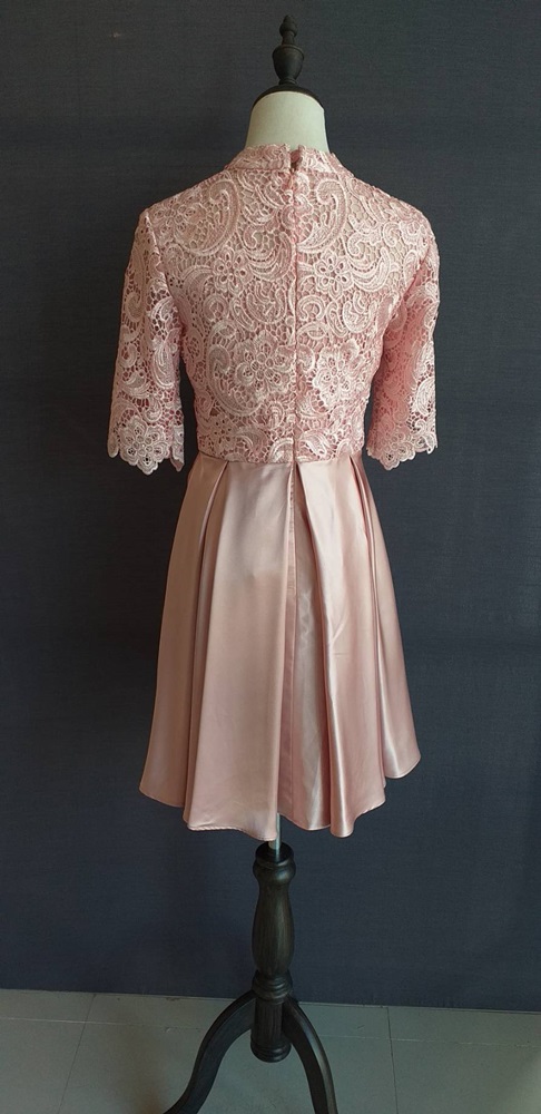 พร้อมเช่า ชุดราตรีสั้น สีโรสโกลด์ ลูกไม้ คอจีนแขนสามส่วน