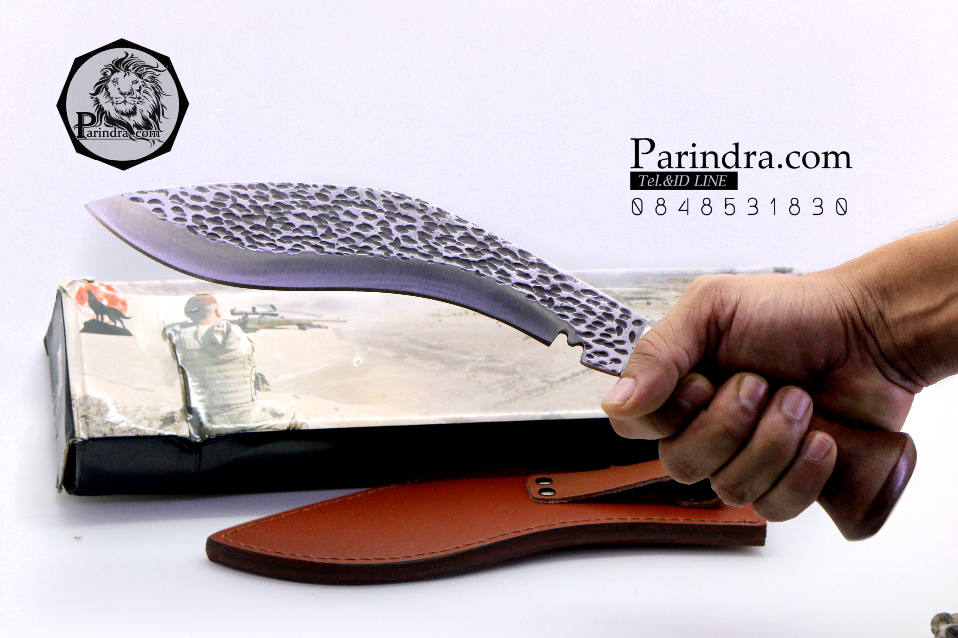 มีดใบตาย มีดเดินป่าทรงกรูข่าลายค้อนตี Kukri ขนาด 14 นิ้ว ด้ามไม้พร้อมปลอกซองหนัง