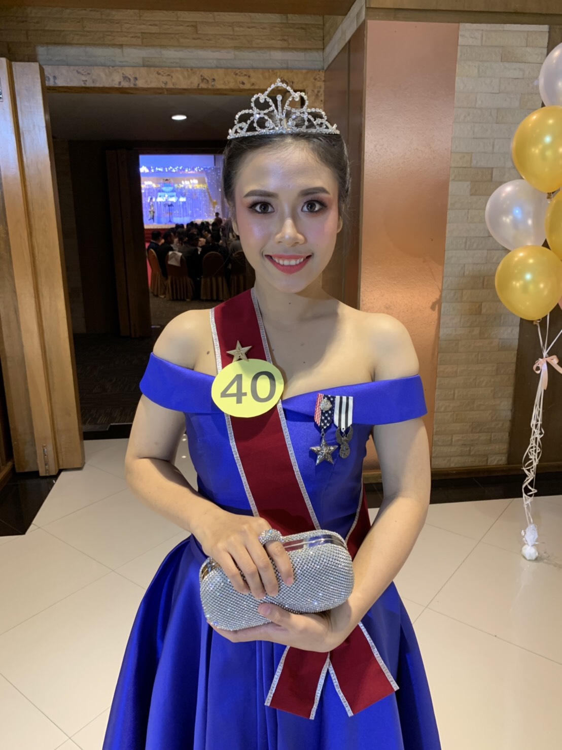 พร้อมเช่า ชุดราตรียาว แบบไหล่ปาด อกSweet heart สไตล์วินเทจผ้าไหมดัชเชส กระโปรงทรง A แต่งโบว์ ช่วงเอว (เชือกผูกหลัง) สีน้ำเงิน