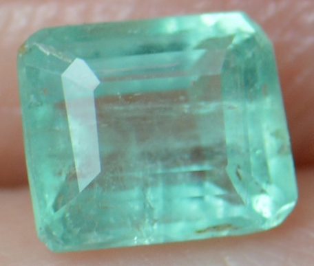 พลอยมรกตดิบ (Emerald) 0.55 กะรัต No oil สวยมาก