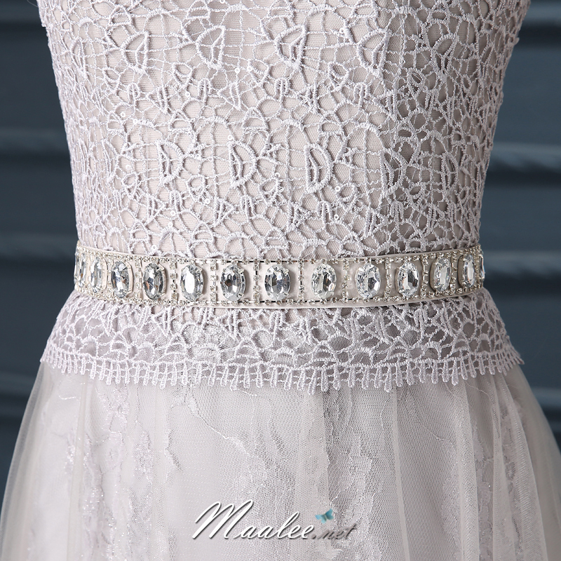 พร้อมเช่า ชุดราตรีสั้น แขนกุด แต่งลูกไม้ เอวคาดเพชรหรู กรโปรงตาข่าย ด้านหลังซีทรูแนวเซ็กซี่ สีเทา