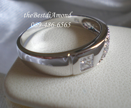BR950RD++แหวนคู่ ++สองสไตน์ เก๋เท่ห์ เพชรสี่เหลี่ยมฝังแบบล็อค ด้านข้างวางรูปแบบเฉียงๆเป็นรูปสี่เหลี่ยมขนมเปียกปูนฝังแบบจิกไข่ปลา เก๋ดีค่ะ
