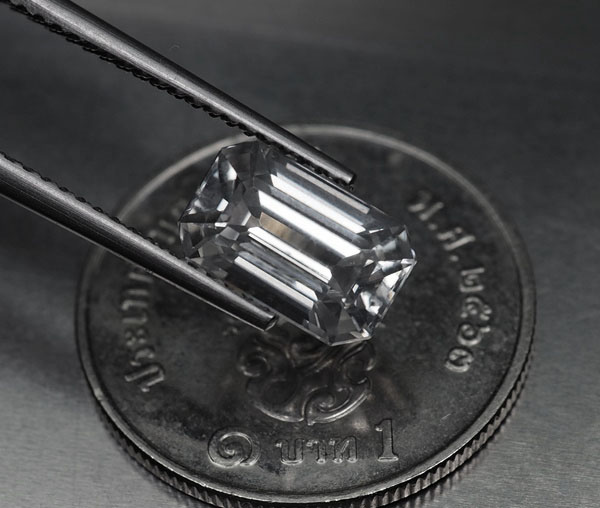 เพทายกัมพูชา 3.02 กะรัตทรงสี่เหลี่ยม