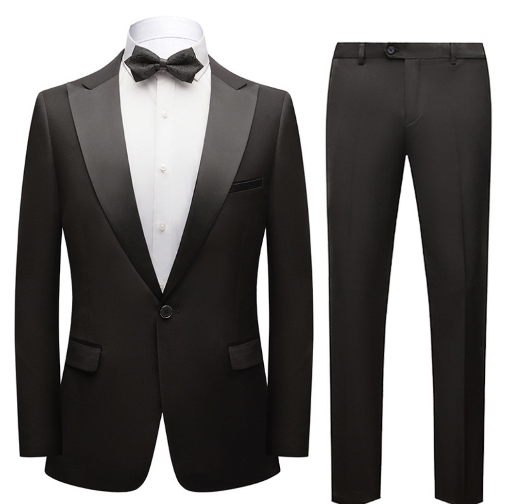 พร้อมเช่า ชุดสูททักซิโด้ สีดำ ปกแหลม (พร้อมเสื้อกั๊ก) Tuxedo Suit with Peak Lapels