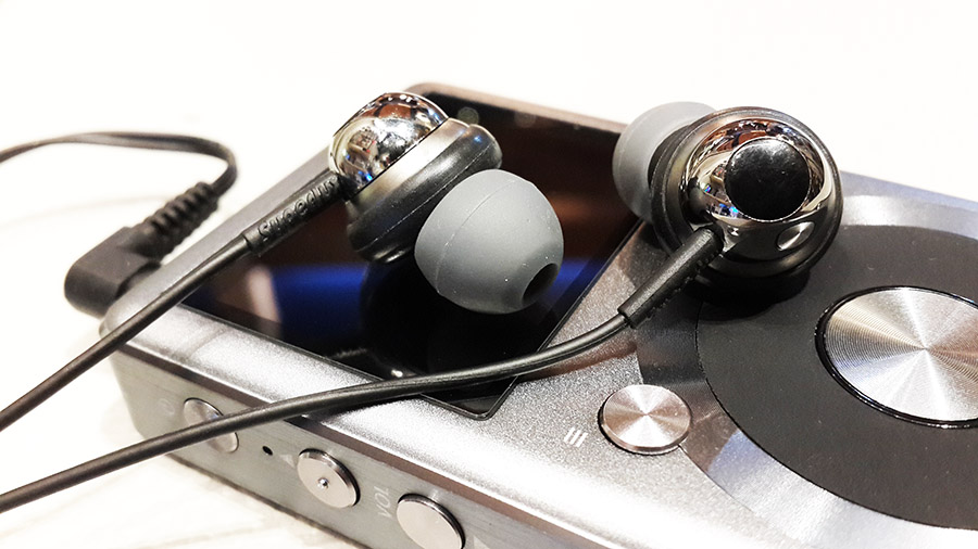 Superlux HD385 หูฟังไฮบริดอินเอียร์มอนิเตอร์ เสียงระดับมืออาชีพ เพื่อการฟังเพลง และการ Monitor เสียงสมดุลไม่ปรุงแต่งอย่างแท้จริง