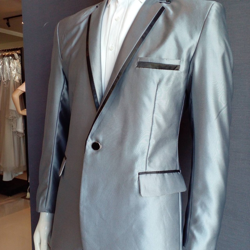 พร้อมเช่า ชุดสูทชาย สีเทาเงิน Metallic Silver