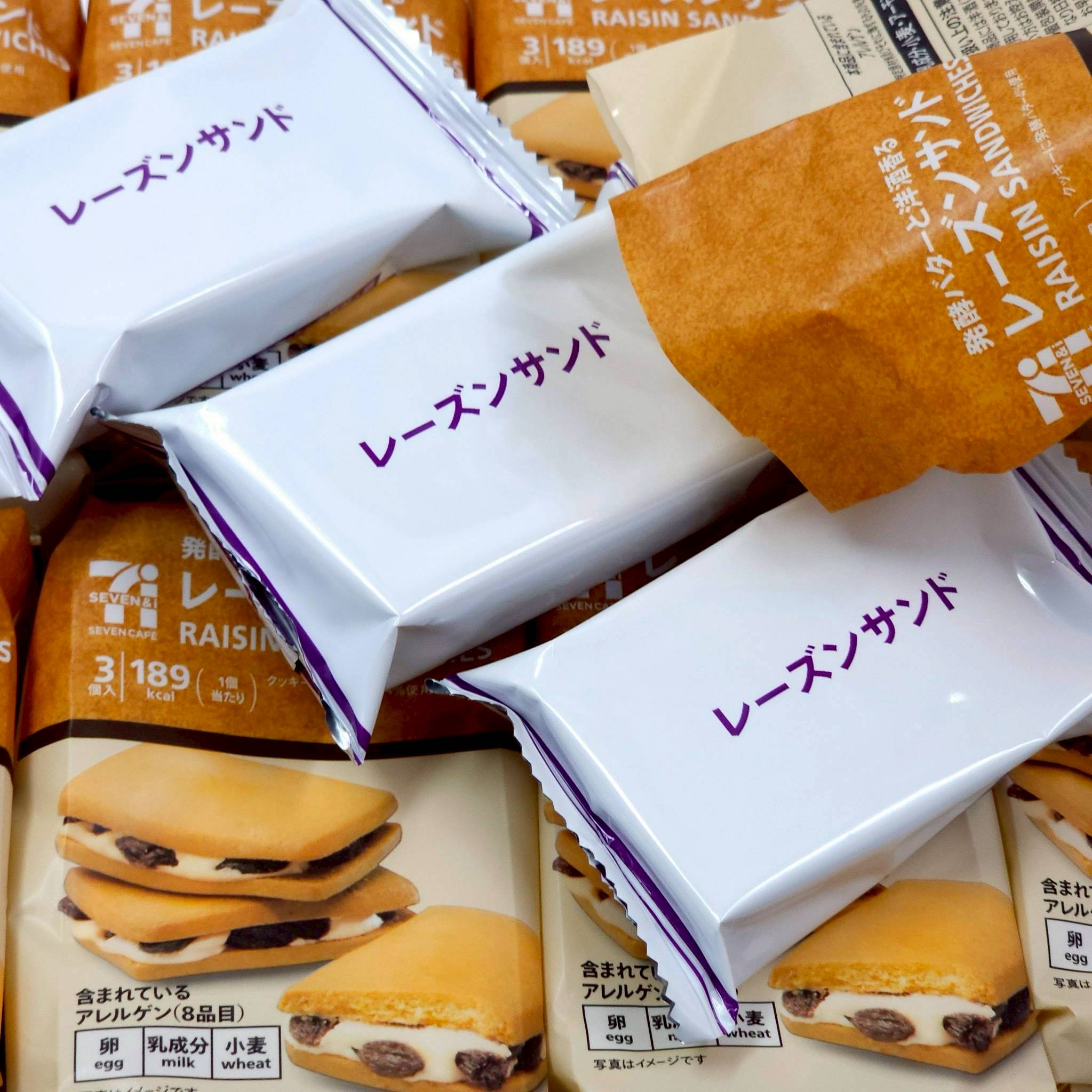 7-11 premium raisin sandwiches 3 pcs. คุ้กกี้ลูกเกด レーズンサンド บรรจุ 3 ชิ้น จากญี่ปุ่น