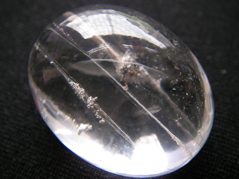 QU0019 QUARTZแก้วขนเหล็กสลักเสี้ยนลอยทั่วเม็ดเสริมเม็ดพระธาตุลอย กลางเม็ดแก้วด้วยเสน่ห์แห่งพระธาตุขนาดเม็ดแก้ว 20.22x26.19x14.00 mm.นน.52.53ct.ขายแล้ว