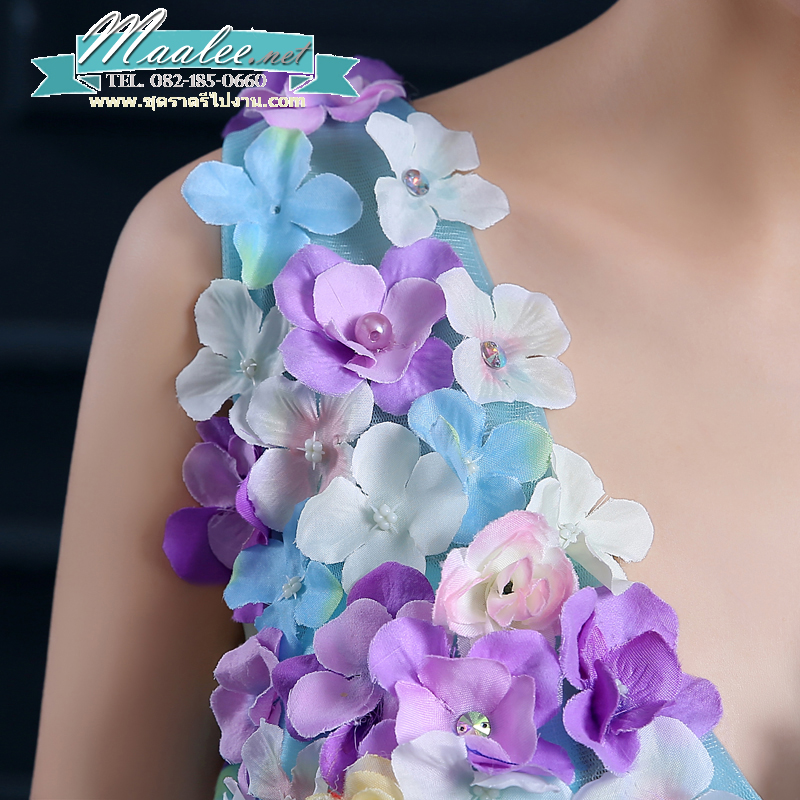 พร้อมเช่า ชุดแฟนซียาว แบบแขนกุด กระโปรงผ้าแก้ว ช่วงบนเป็นผ้าตาข่าย แซมด้วยดอกและผูกโบว์ช่วงเอว สวยมาก สีฟ้า (เชือกผูกหลัง)