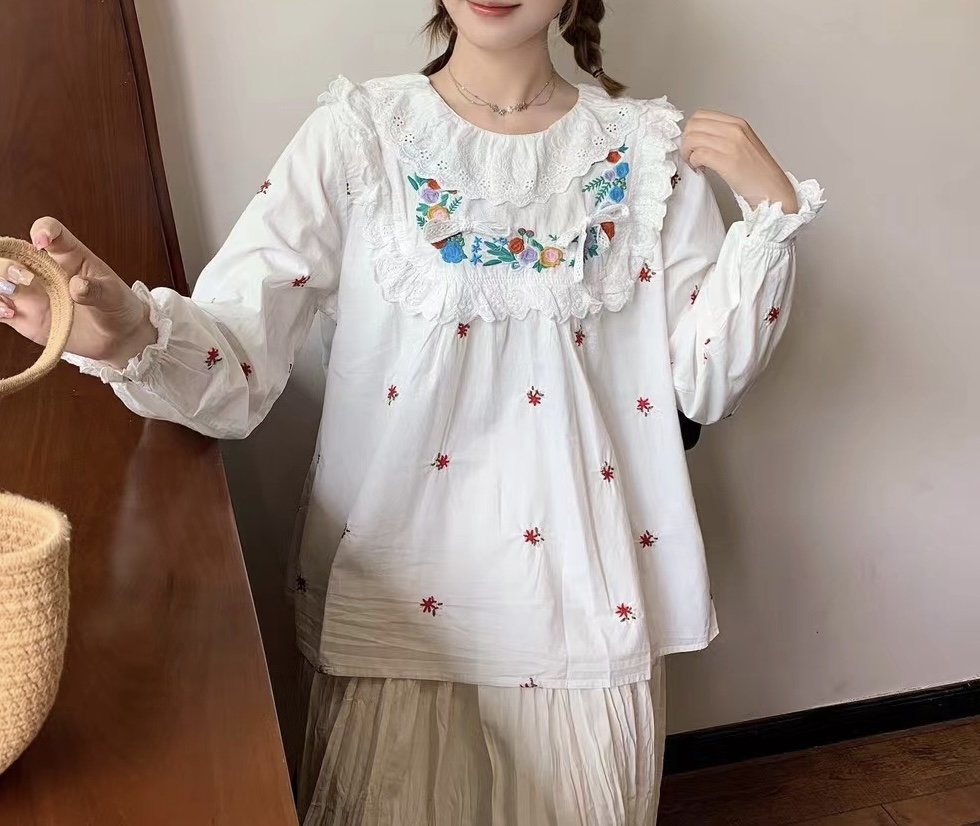 เสื้อผ้าคอตตอนลายปักแต่งระบายลูกไม้