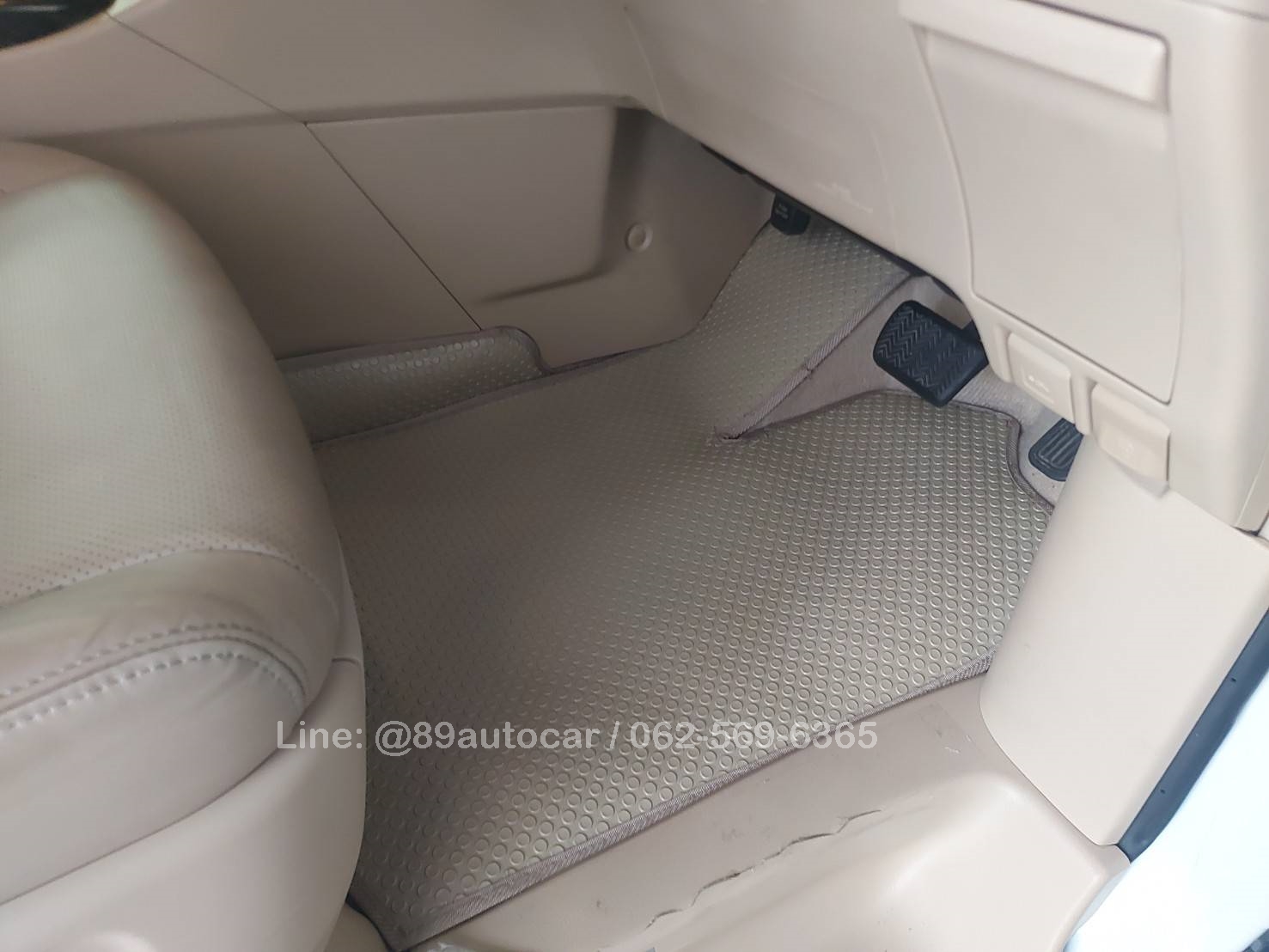 ผ้ายางปูพื้นรถยนต์ Toyota Alphard 20 ปี 2014 ปูกระดุมเล็ก PVC สีครีมขอบครีม