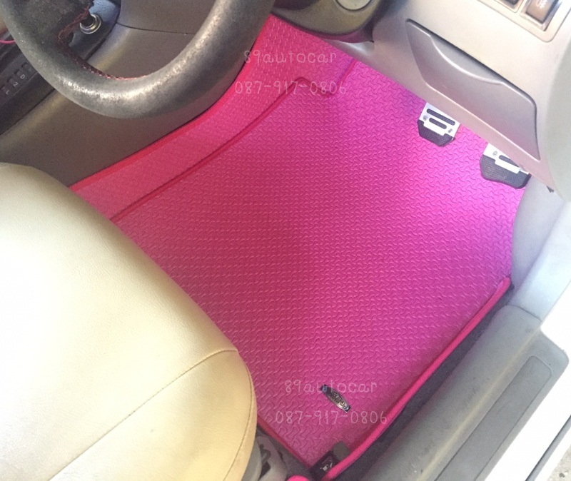 ผ้ายางปูพื้นรถยนต์ Toyota Altis หน้าหมู จิ๊กซอร์สีชมพูขอบชมพู