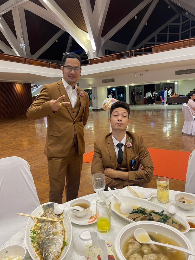 พร้อมเช่า ชุดสูทชาย สีน้ำตาล คลาสสิก รุ่นกระดุมเดียว (พร้อมเสื้อกั๊ก)