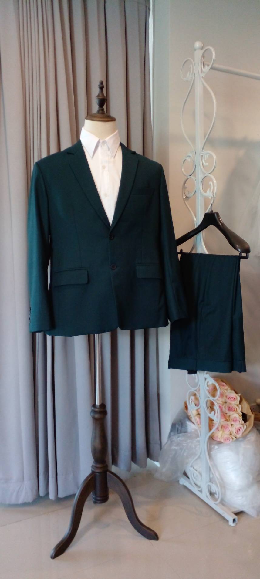 พร้อมเช่า ชุดสูทชาย สีเขียวเข้ม รุ่นใหญ่พลัสไซส์ ไม่มีเสื้อกั๊ก