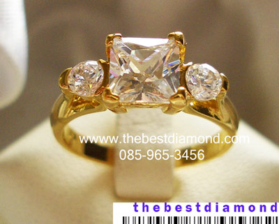 แหวนเพชร Princess cut งานสวยดูลงตัว เรียบๆ แต่ดูดี สำหรับสาวๆ ที่ชอบเพชรสี่เหลี่ยม รหัส BR910