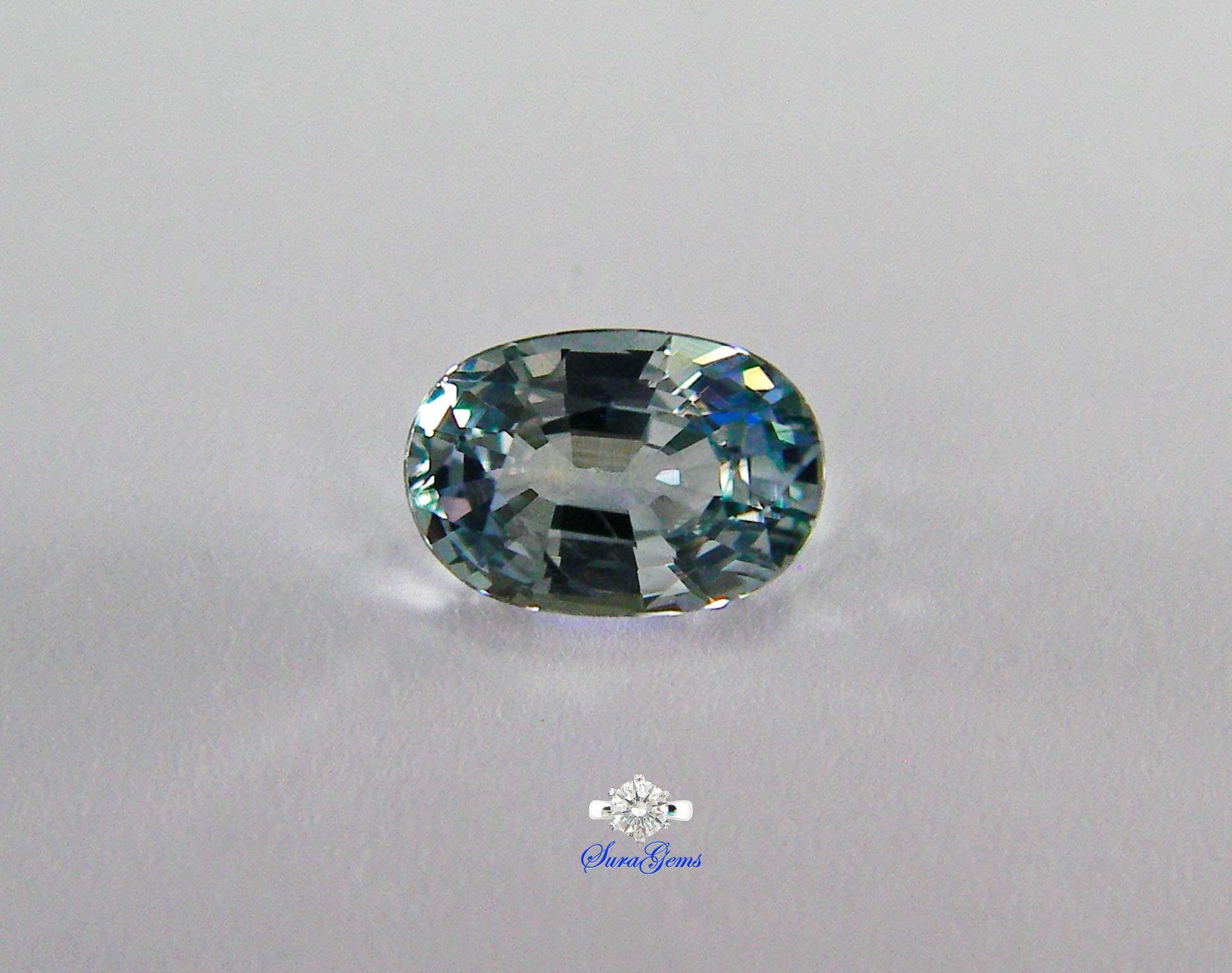 ฟ้าอมเขียวแซฟไฟร์ !ดิบ Unheated Bluish-Green Sapphire 未加熱藍綠色藍寶石 weight 0.65 ct. Clarity VVS-IF .