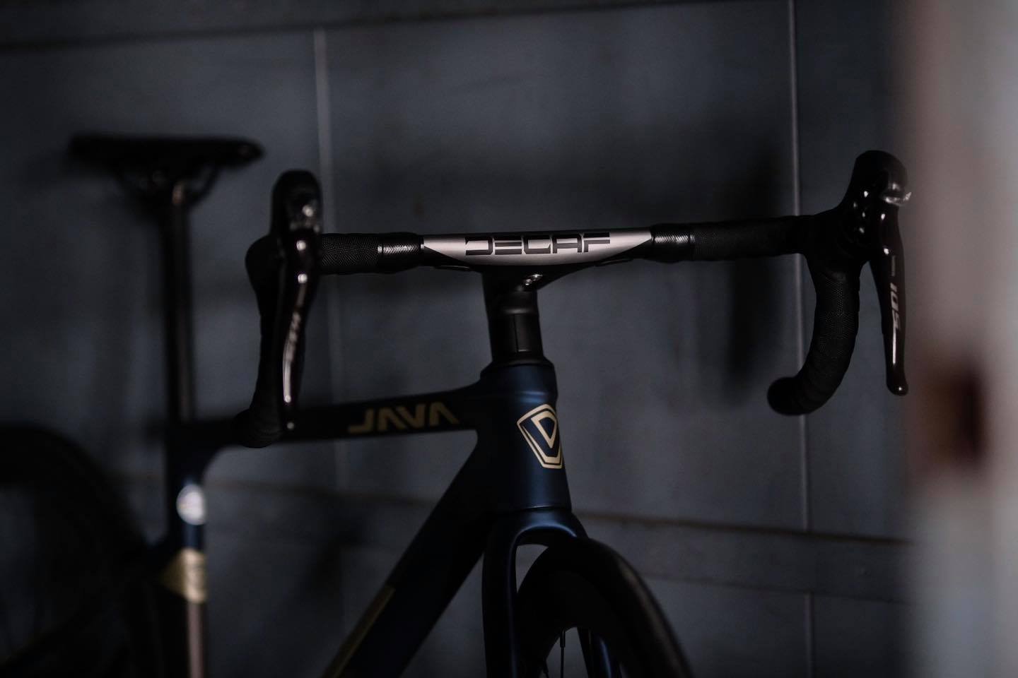 จักรยานเสือหมอบ JAVA VESUVIO DISC 22 สปีด เฟรมคาร์บอน แฮนด์อินทิเกรด ชุดเกียร์ 105 ล้อ 700c 2022