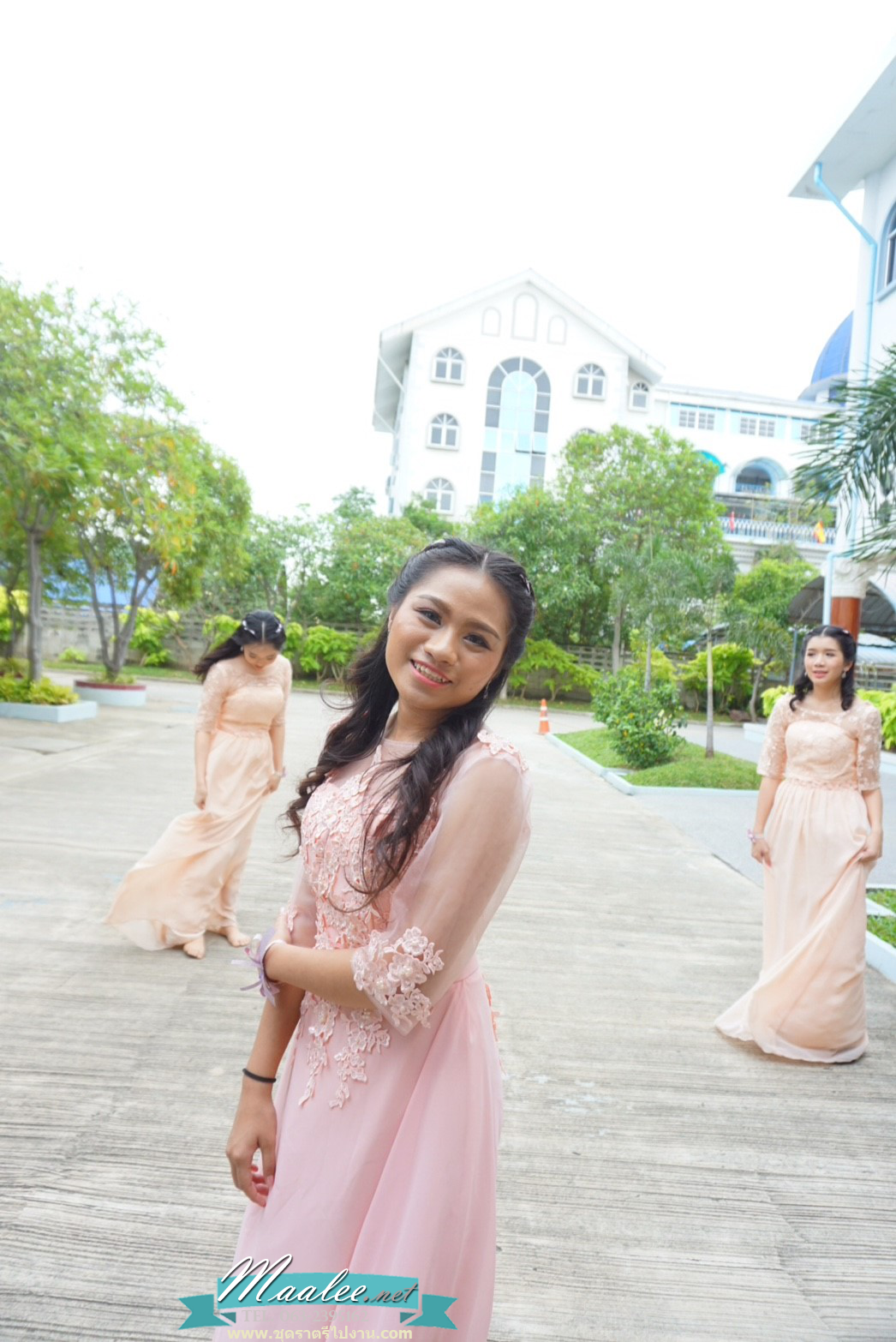 พร้อมส่ง ชุดราตรียาว สีขาว แขนยาว แบบเรียบหรู แต่งลูกไม้เซาะดอก ปักลูกปัดมุก