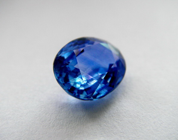 Blue Sapphire พลอยดิบ Unheated ธรรมชาติ100% ความสะอาด VVS-IF ขนาดพลอย 6.88x8.81x4.03 mm. น้ำหนักพลอย 2.36 ct. พร้อมใบเซอร์ GIT