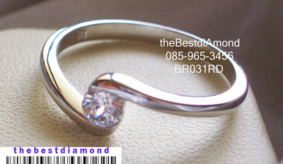 BR031RD แหวนหนีบ เพชร 1 เม็ด แบบน่ารัก เอี้ยวๆนิดๆ ฝังแบบหนีบ เป็นแบบยอดนิยมไม่ล้าสมัย ใส่ติดนิ้วดูดี แต่ไม่เวอร์