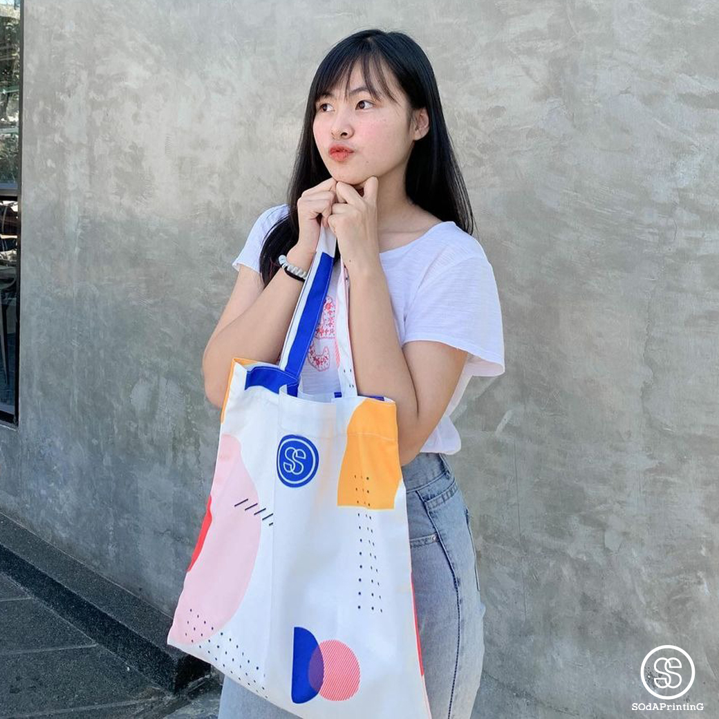 กระเป๋าผ้าแคนวาส พิมพ์ลาย Geometry White TBA0018 #SOdABag #SOdAPrintinG #กระเป๋า #กระเป๋าผ้า