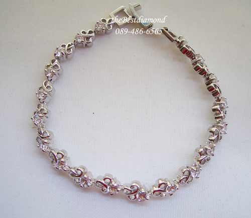 BC005RD===สร้อยข้อมือเพชรรูปดอกจิกแบบโปร่งรอบวง=== ดีไซน์น่ารักๆ เป็นรูปดอกจิกแบบโปร่งๆ วางติดๆกัน ดูน่ารัก งานเหมือนจริงสุดๆ หรูหราพอสมควร
