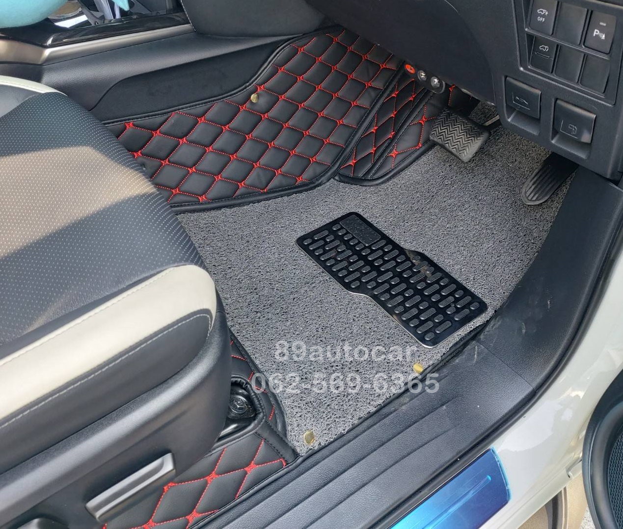 พรมดักฝุ่น Toyota Fortuner 2022 ปูพรม8D สีเทาขอบสีดำด้ายแดง