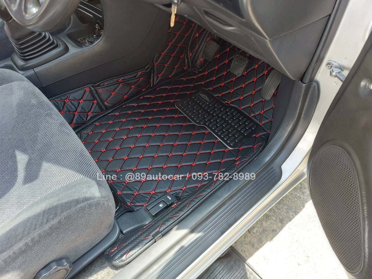 พรมรถยนต์ Toyota Collora สามห่วง ปูพรม6D สีดำด้ายแดง ลายเคฟล่า