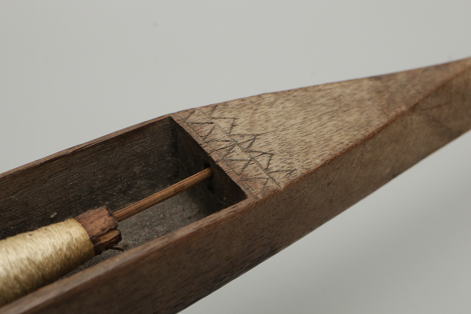 กระสวยไม้แท้ โบราณ