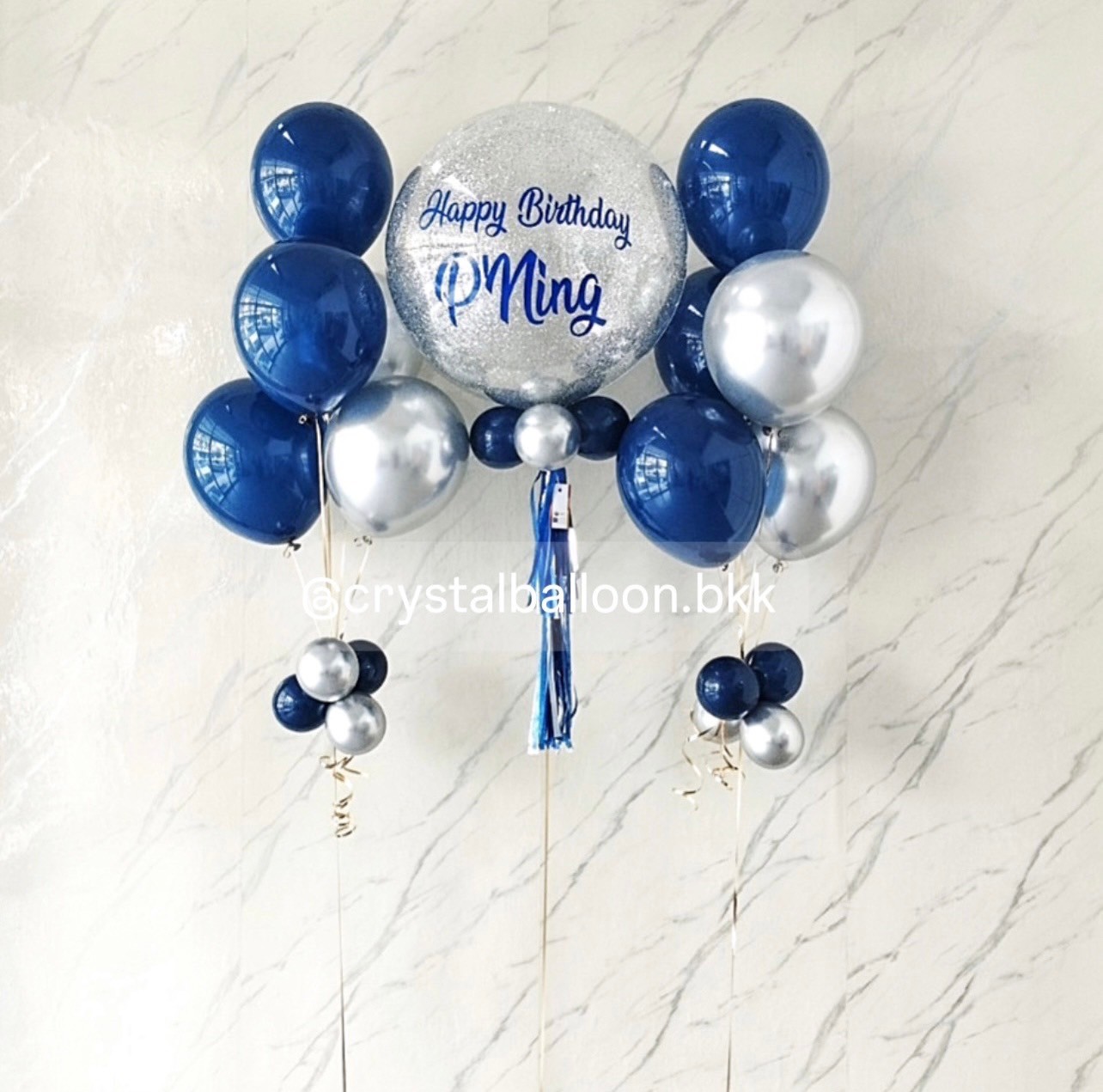 ลูกโป่ง วันเกิด Bubble ขนาด 24" กลิตเตอร์สีเงิน 1 ลูก พร้อม ช่อลูกโป่งสีโครเมี่ยม ช่อ 5 ลูก 2 ช่อ พร้อมตกแต่ง สามารถเปลี่ยนสีลูกโป่ง/เปลี่ยนข้อความ/เปลี่ยนขนาดได้