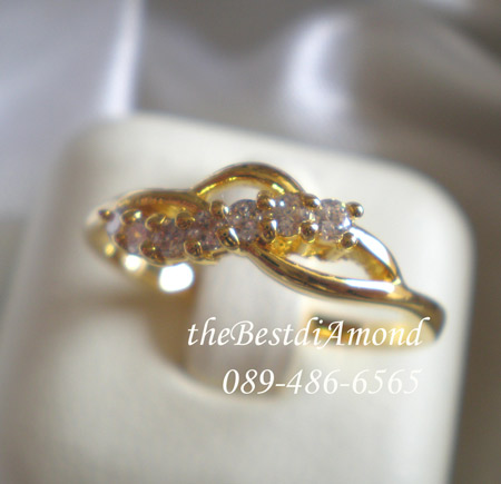 BR970+++แหวนเพชร CZ แบบไขว้ (2)+++ แบบแหวนไขว้ น่ารักๆอีกวงค่ะ ดีไซน์น่ารัก สวย เก๋ ใส่ติดนิ้วได้เลย แถมเพชรไม่ใหญ่ แต่ก็เล่นไฟสุดๆ ใส่สวยทุกนิ้วเลย