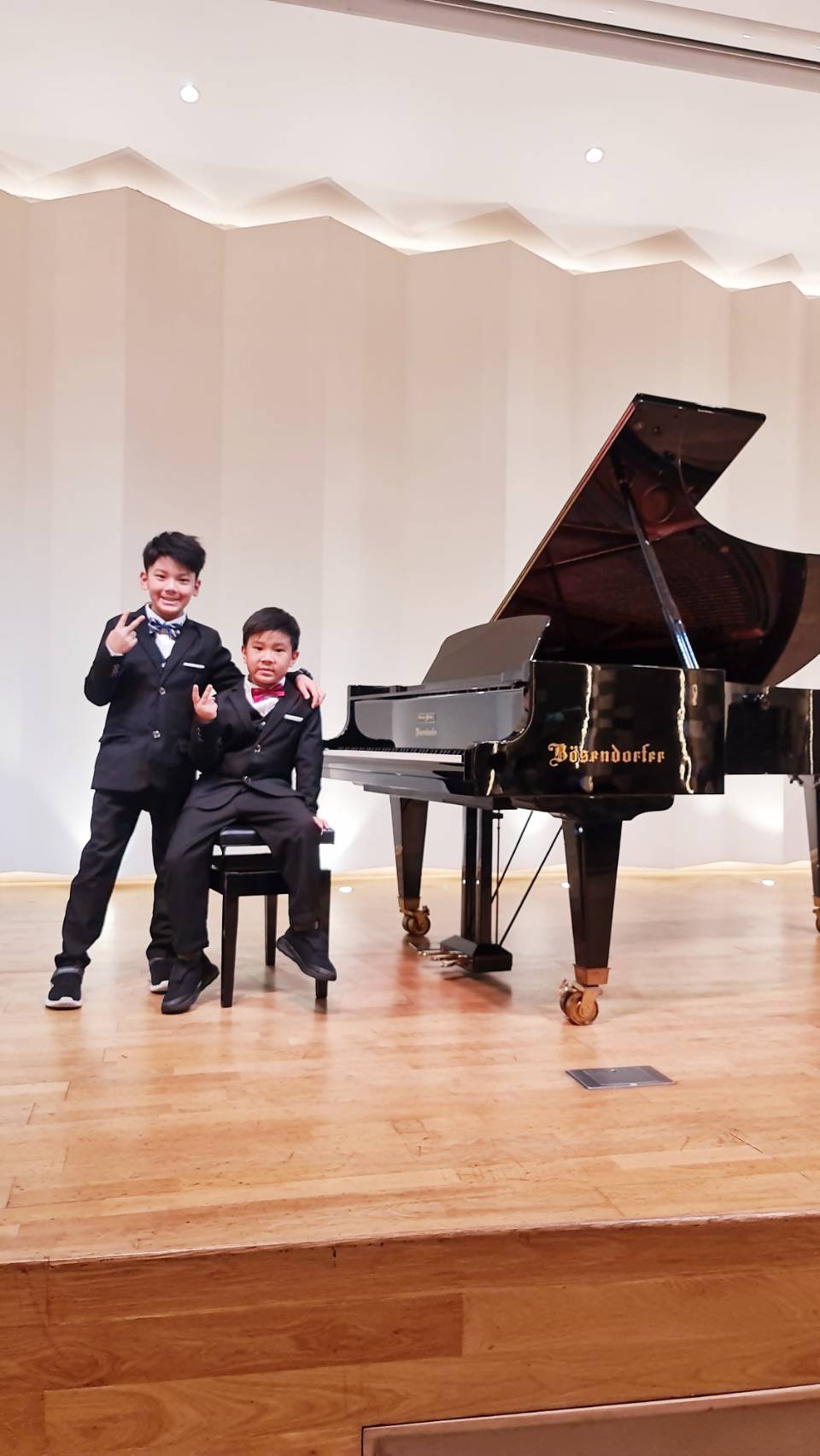 พร้อมเช่า ชุดสูทเด็กชาย สีดำ ** พร้อมเช่า ไซส์ 110, 120, 130, 140 , 150 , 160 ,170 **