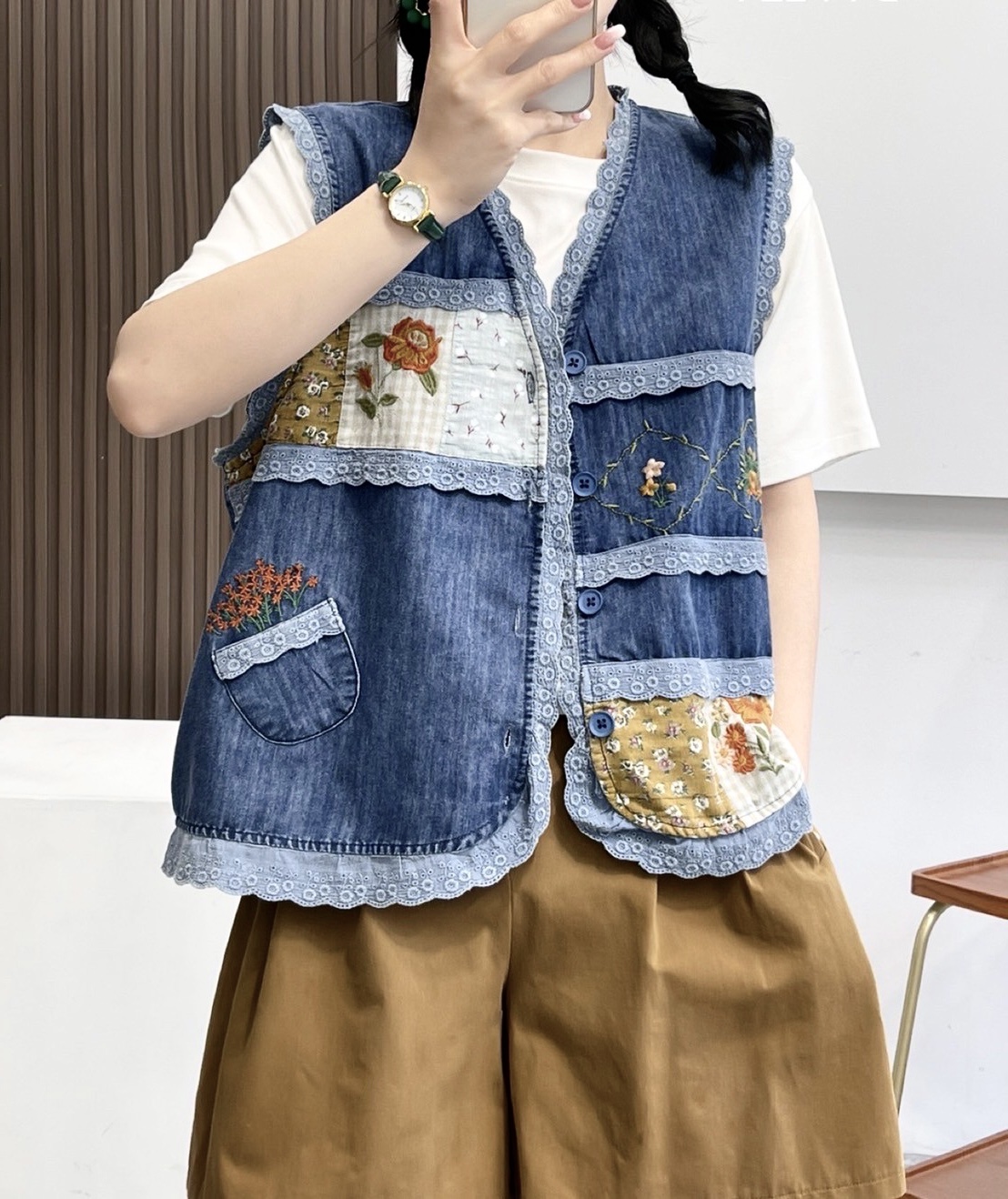 เสื้อกั๊กลายปักแต่งลูกไม้