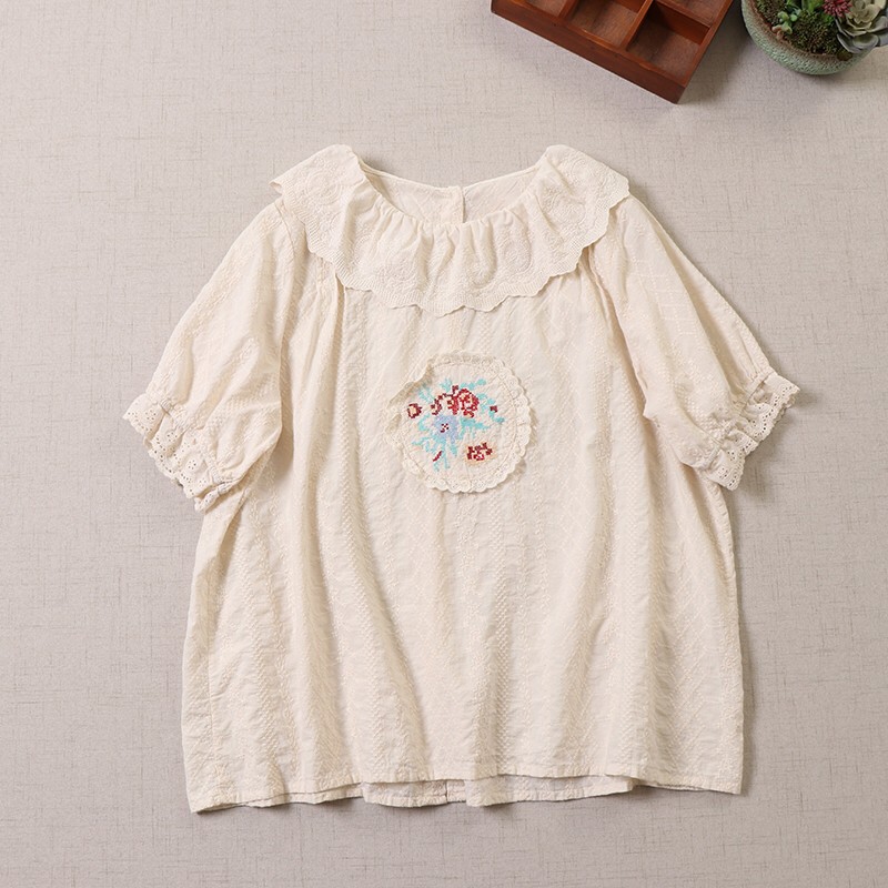 เสื้อผ้าลูกไม้แต่งคอระบาย