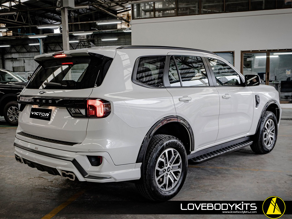 ชุดแต่ง VICTOR V1 : EVEREST 2023