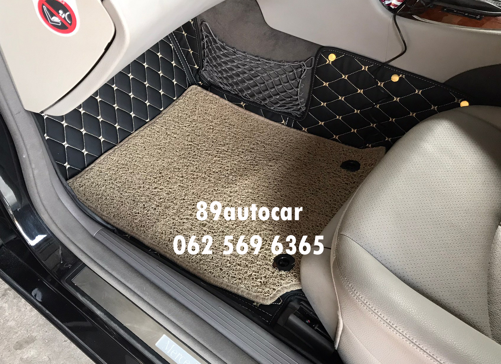 พรมรองพื้นรถยนต์ Benz E200 W211 ปูพรม7D สีดำด้ายทอง + ไวนิลสีครีม เข้ารูป