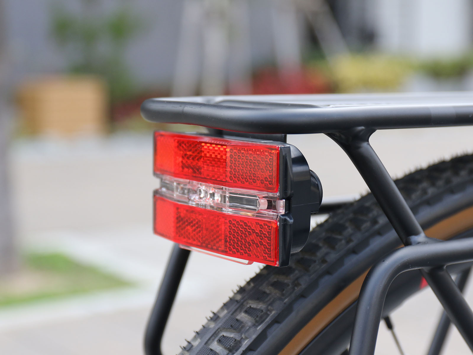 CATEYE ไฟท้ายติดตระแกรงท้าย, TLLD580G, สีแดง