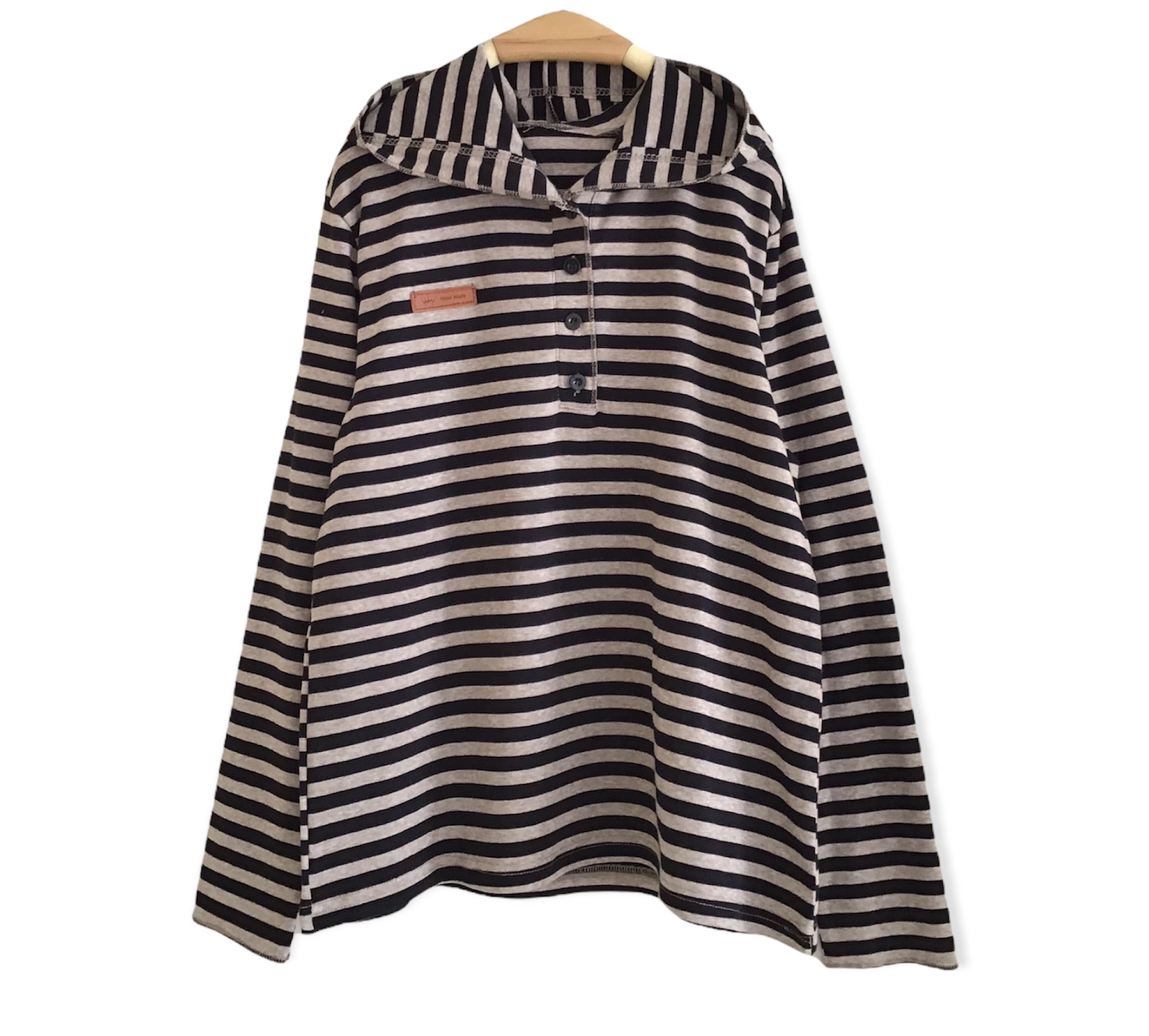 เสื้อยืดลายทางมีฮู้ด