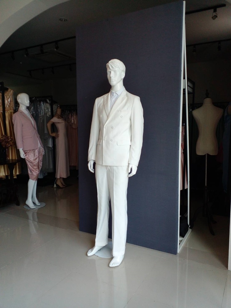 พร้อมเช่า ชุดสูทชาย สีขาว กระดุม 2 แถว