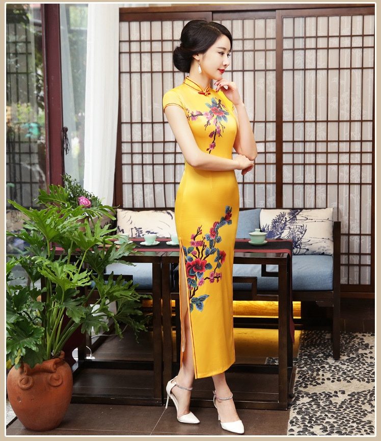 Pre-order กี่เพ้า สีเหลือง ลายดอกไม้ ผ่าข้าง กุ๊นขอบอย่างดี